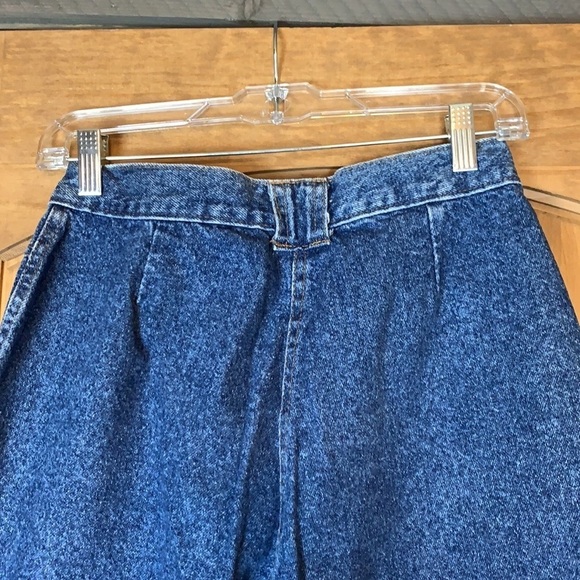 Vintage Chic mom / high rise denim jeans with pleat front & no back pockets - Picture 5 of 14